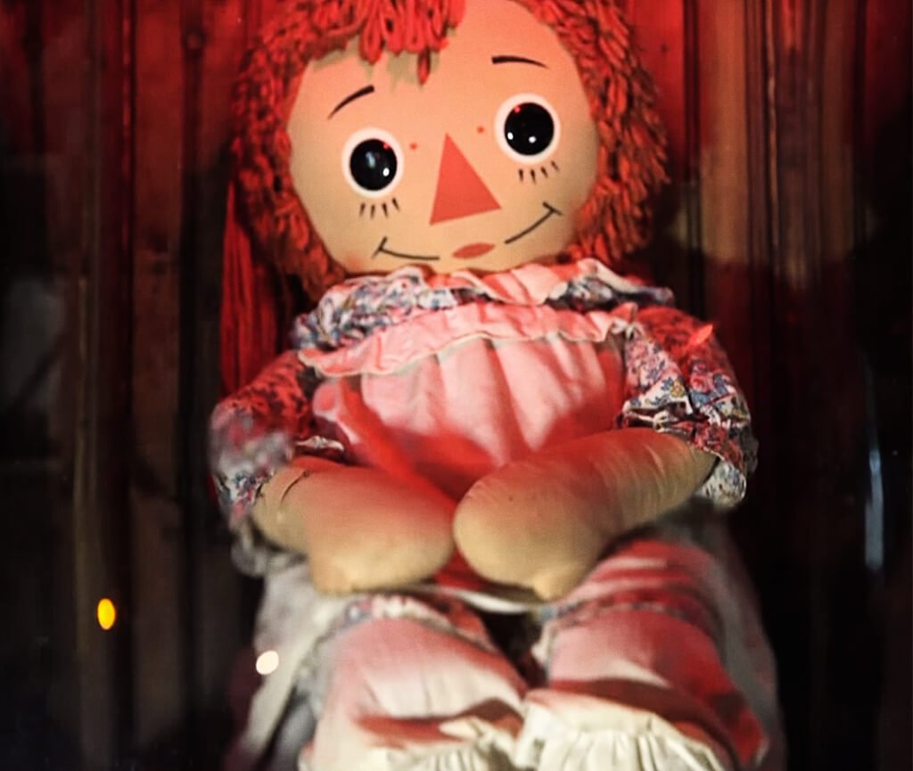 6 fatos assustadores sobre a boneca Annabelle